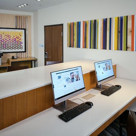 Holiday Inn Express & Suites - Medford By Ihg Екстер'єр фото
