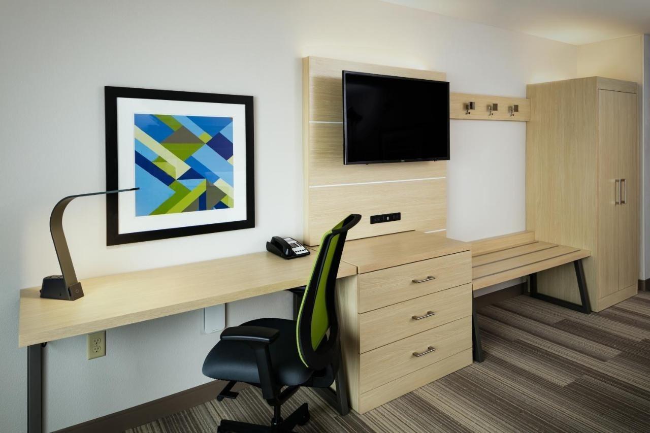 Holiday Inn Express & Suites - Medford By Ihg Екстер'єр фото