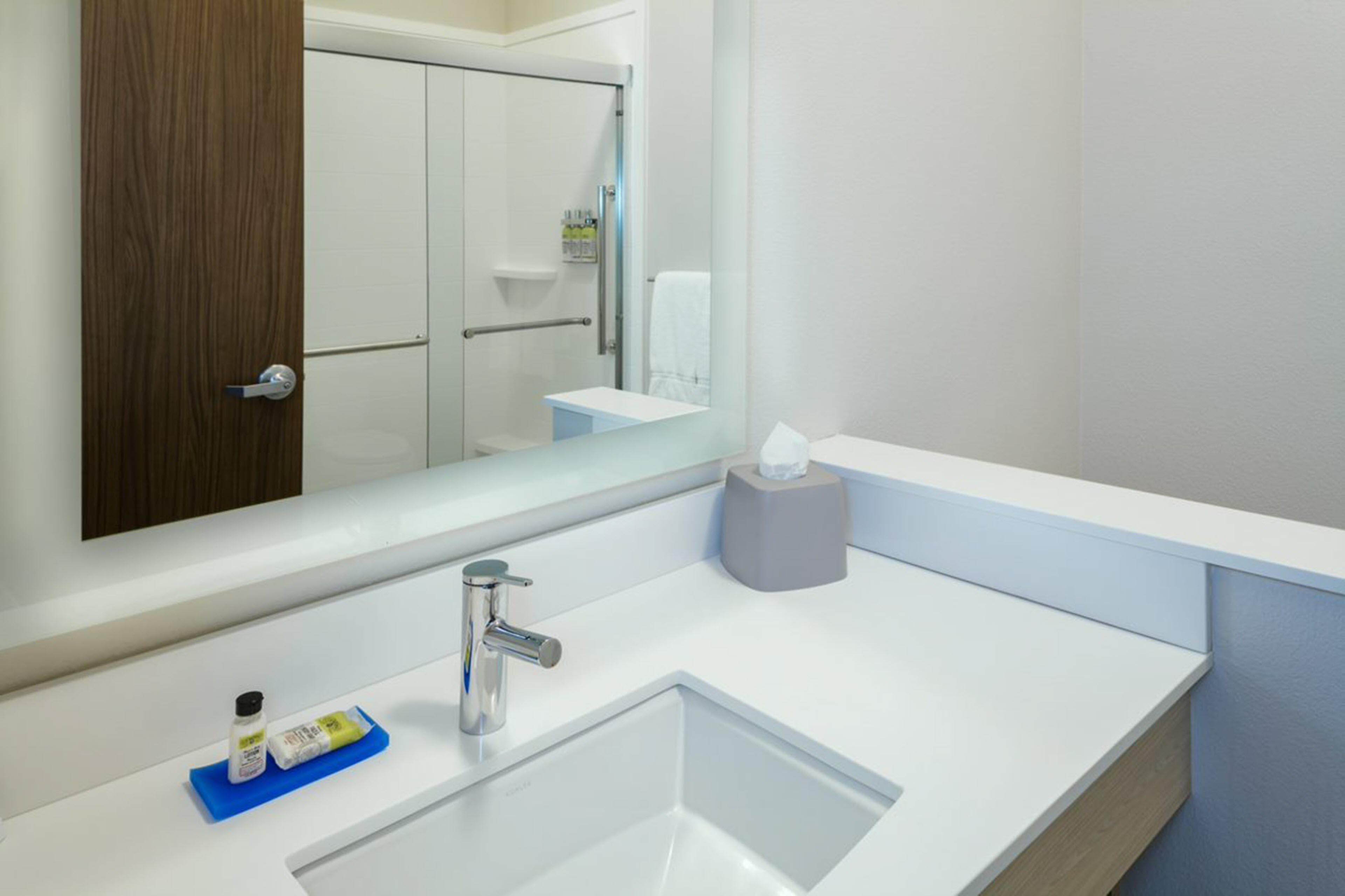 Holiday Inn Express & Suites - Medford By Ihg Екстер'єр фото
