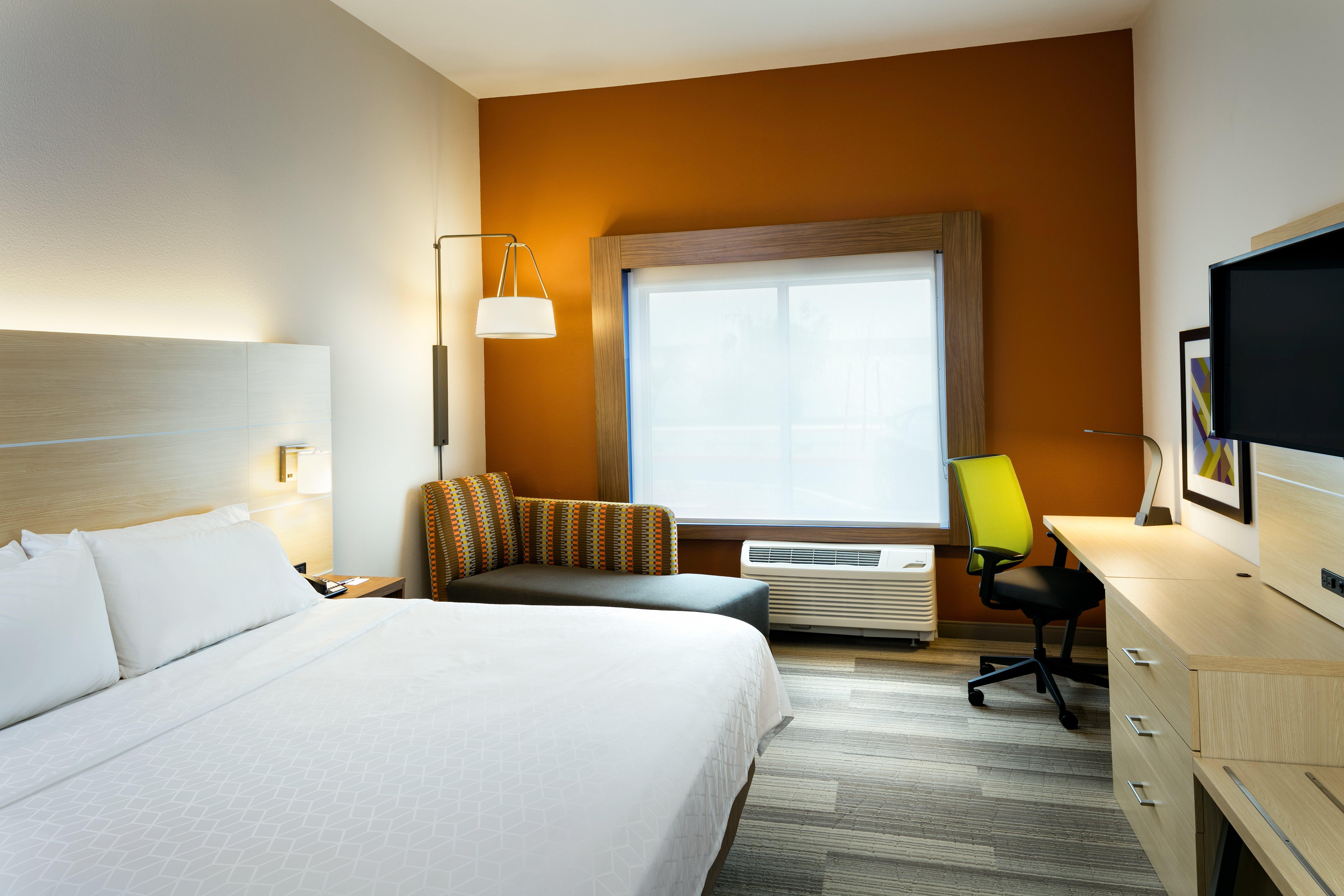 Holiday Inn Express & Suites - Medford By Ihg Екстер'єр фото