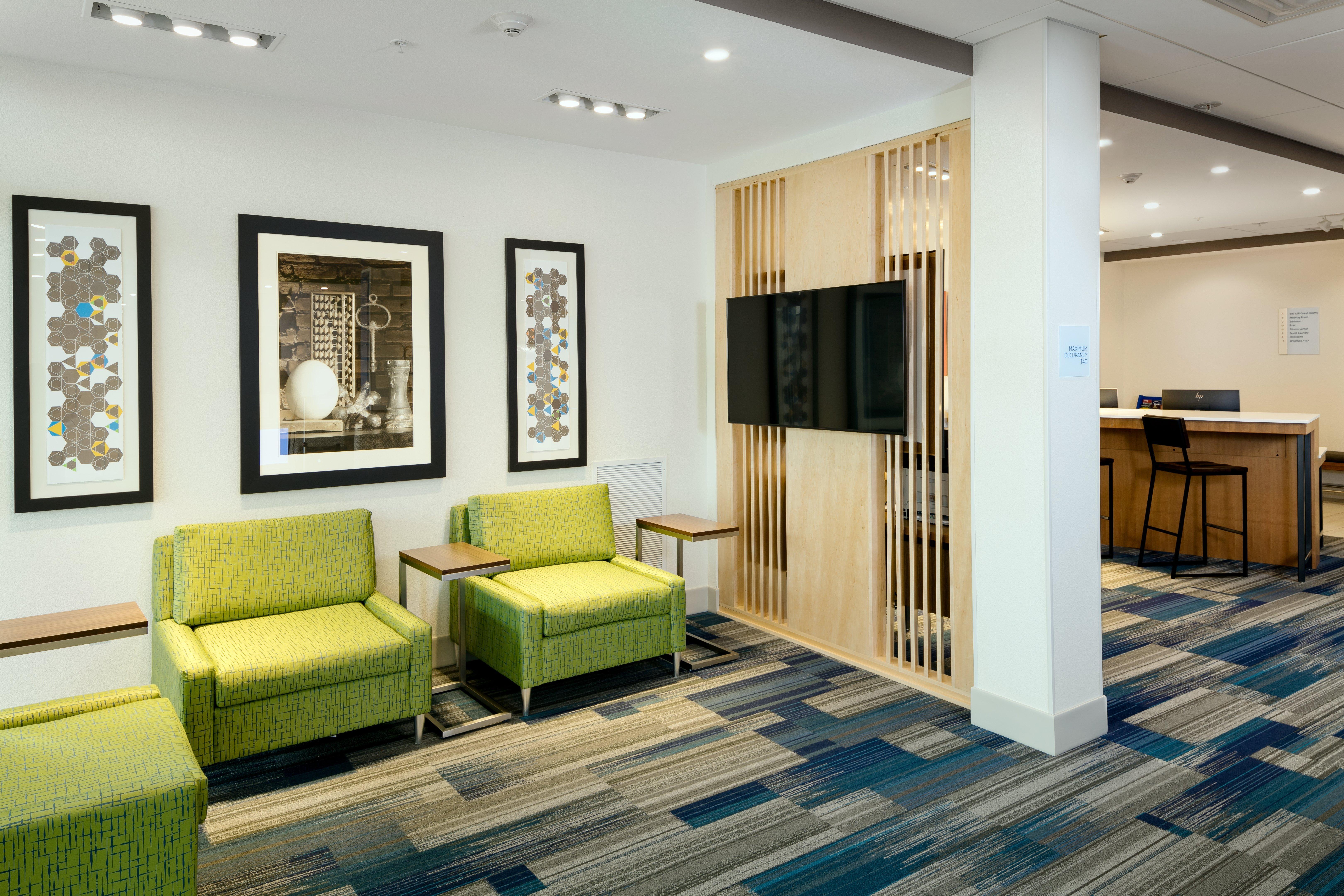Holiday Inn Express & Suites - Medford By Ihg Екстер'єр фото