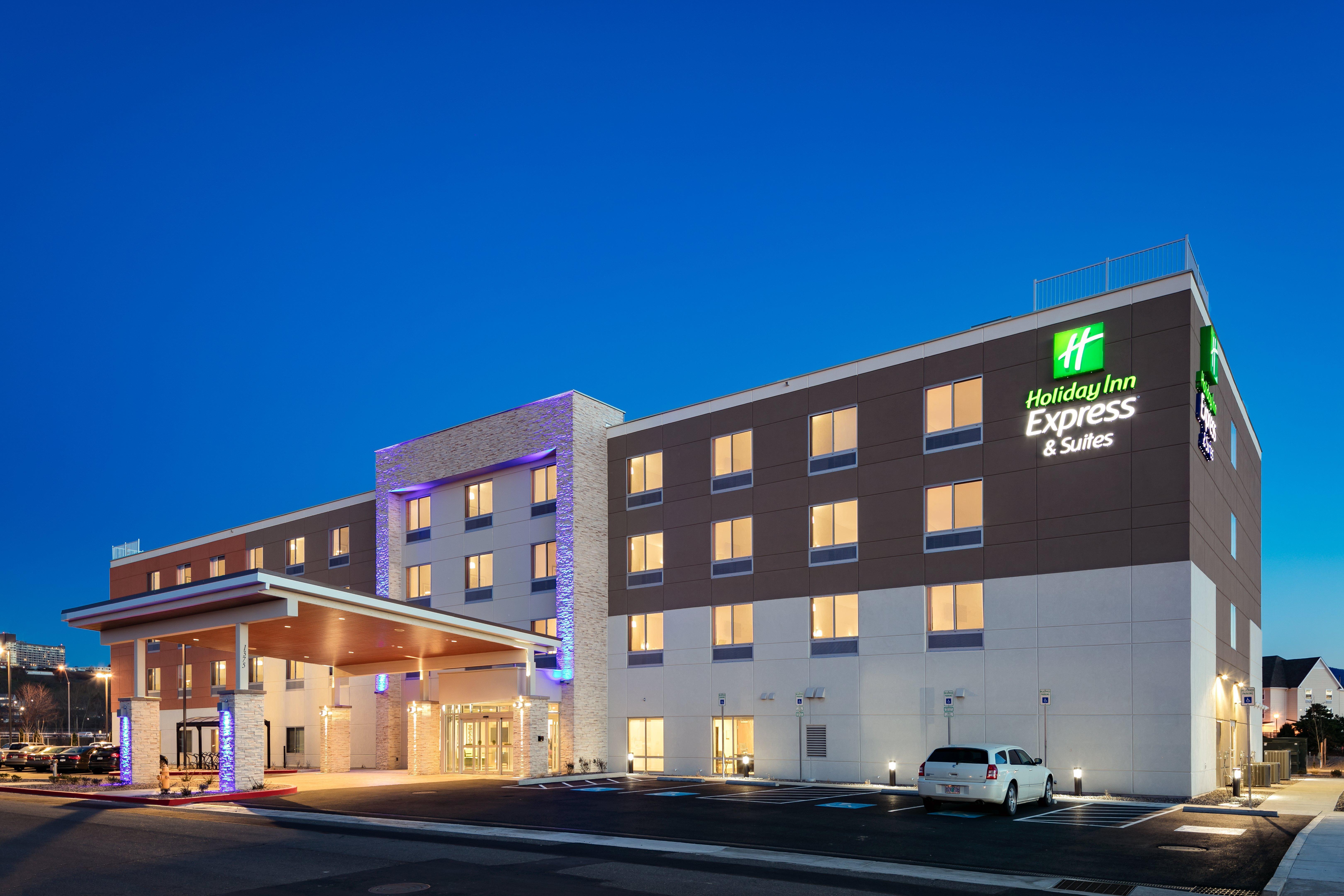 Holiday Inn Express & Suites - Medford By Ihg Екстер'єр фото